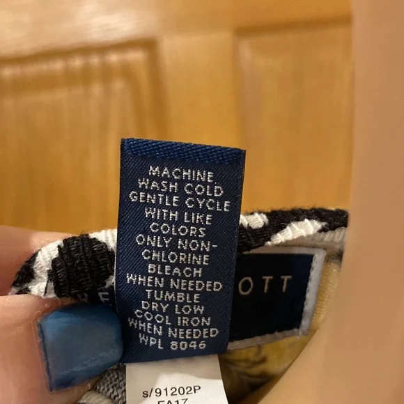 Karen Scott Beautiful button up floral sweater. - Picture 7 of 7